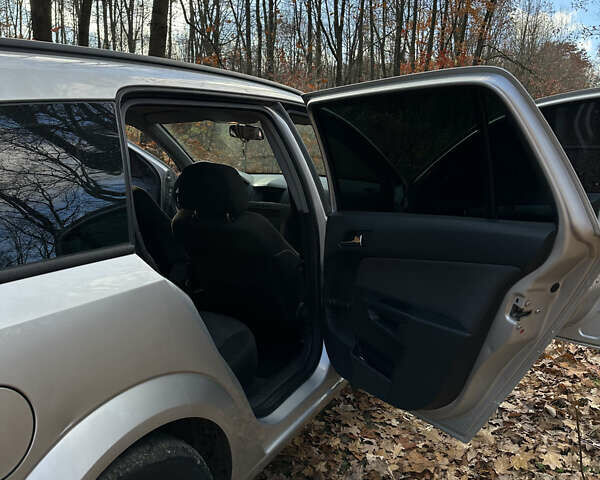 Серый Опель Астра, объемом двигателя 1.7 л и пробегом 324 тыс. км за 4200 $, фото 13 на Automoto.ua