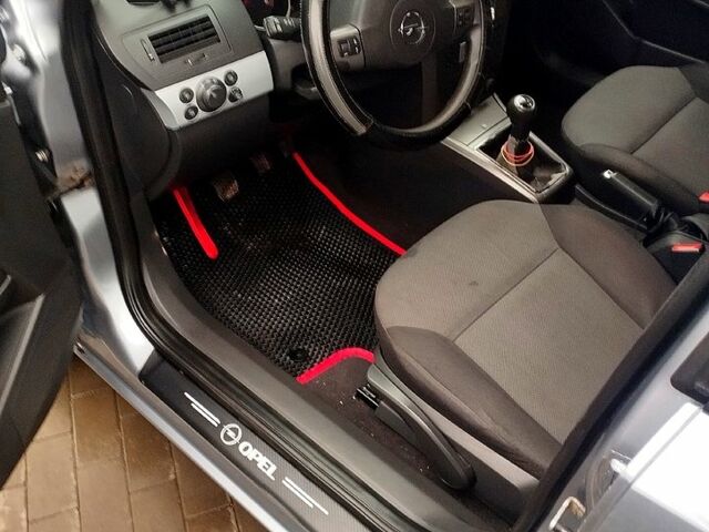 Сірий Опель Астра, об'ємом двигуна 1.8 л та пробігом 224 тис. км за 4700 $, фото 7 на Automoto.ua