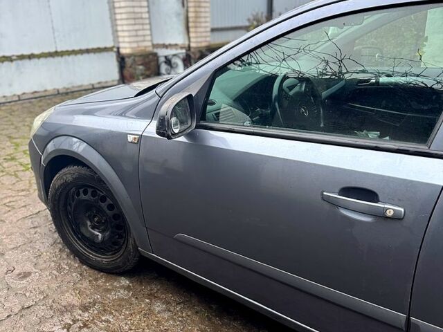 Серый Опель Астра, объемом двигателя 1.6 л и пробегом 180 тыс. км за 4200 $, фото 1 на Automoto.ua