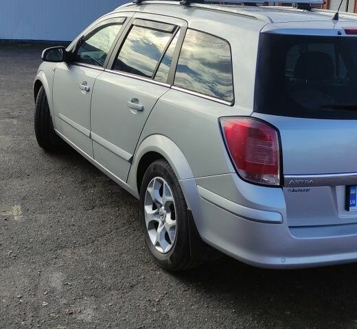 Серый Опель Астра, объемом двигателя 1.9 л и пробегом 176 тыс. км за 4600 $, фото 6 на Automoto.ua