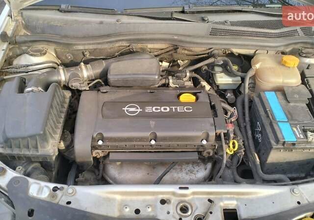 Серый Опель Астра, объемом двигателя 1.6 л и пробегом 199 тыс. км за 4500 $, фото 8 на Automoto.ua