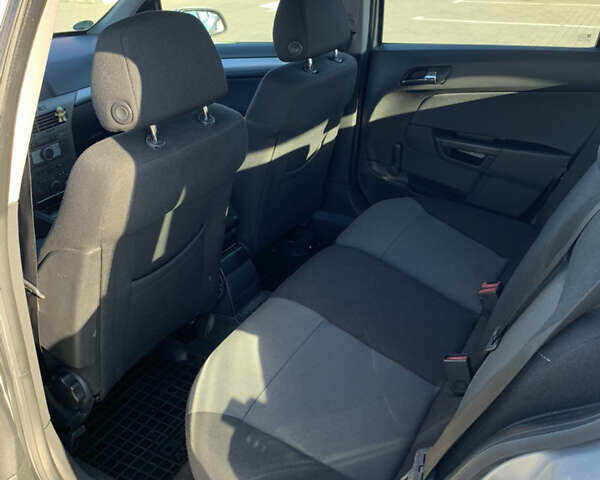 Сірий Опель Астра, об'ємом двигуна 1.6 л та пробігом 265 тис. км за 4600 $, фото 15 на Automoto.ua