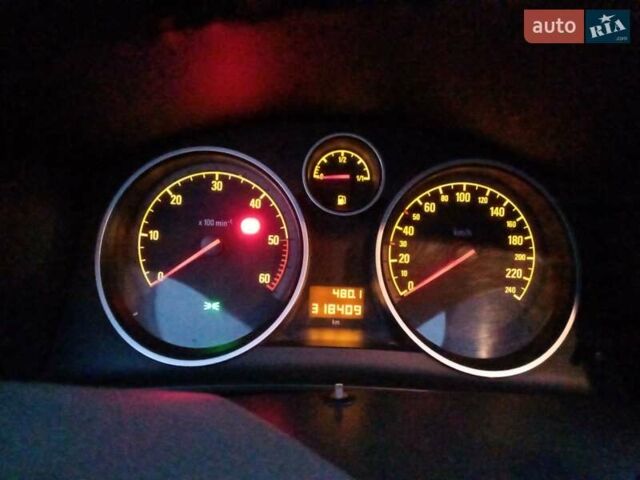 Серый Опель Астра, объемом двигателя 1.7 л и пробегом 320 тыс. км за 4700 $, фото 11 на Automoto.ua