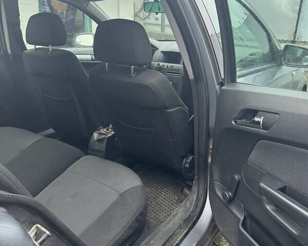 Серый Опель Астра, объемом двигателя 1.6 л и пробегом 180 тыс. км за 4200 $, фото 4 на Automoto.ua