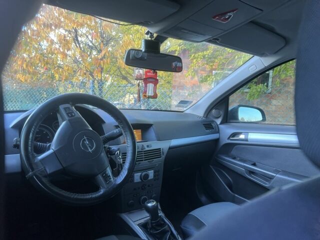 Сірий Опель Астра, об'ємом двигуна 1.7 л та пробігом 271 тис. км за 3800 $, фото 5 на Automoto.ua