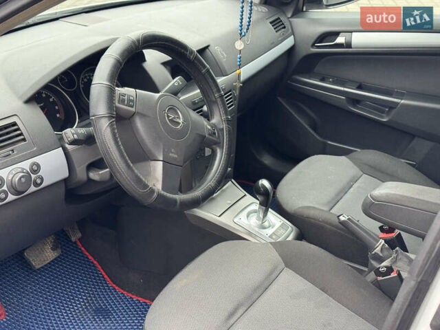 Серый Опель Астра, объемом двигателя 1.6 л и пробегом 215 тыс. км за 4300 $, фото 13 на Automoto.ua