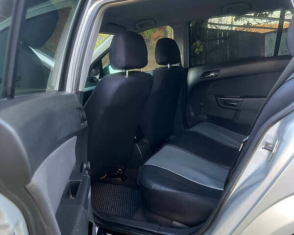 Сірий Опель Астра, об'ємом двигуна 1.69 л та пробігом 271 тис. км за 3800 $, фото 8 на Automoto.ua