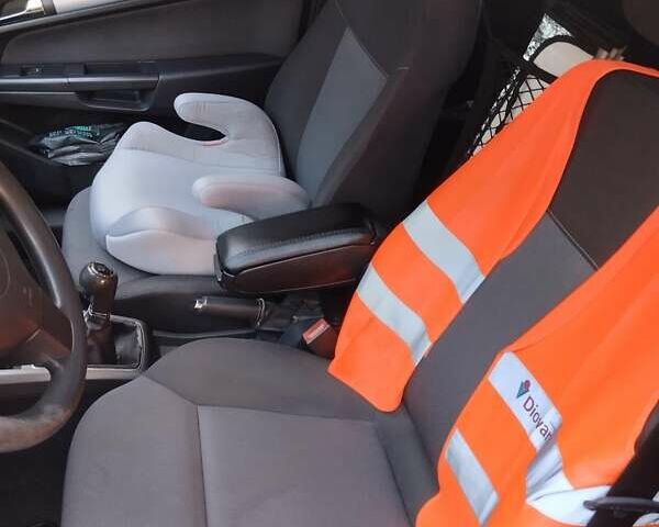 Серый Опель Астра, объемом двигателя 1.6 л и пробегом 230 тыс. км за 5500 $, фото 5 на Automoto.ua