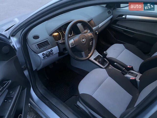 Серый Опель Астра, объемом двигателя 1.6 л и пробегом 227 тыс. км за 5000 $, фото 22 на Automoto.ua