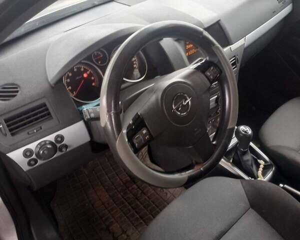 Серый Опель Астра, объемом двигателя 1.6 л и пробегом 243 тыс. км за 4500 $, фото 5 на Automoto.ua