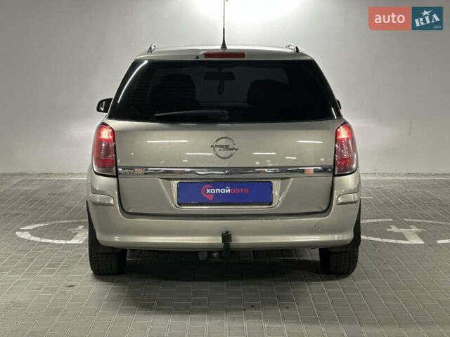 Серый Опель Астра, объемом двигателя 1.6 л и пробегом 297 тыс. км за 4400 $, фото 4 на Automoto.ua
