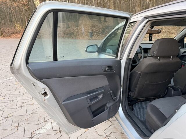 Сірий Опель Астра, об'ємом двигуна 1.7 л та пробігом 390 тис. км за 5000 $, фото 17 на Automoto.ua