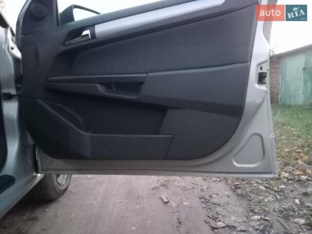 Серый Опель Астра, объемом двигателя 1.7 л и пробегом 320 тыс. км за 4700 $, фото 17 на Automoto.ua