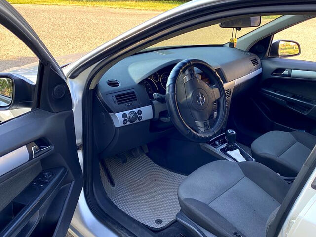 Серый Опель Астра, объемом двигателя 1.4 л и пробегом 280 тыс. км за 4700 $, фото 2 на Automoto.ua