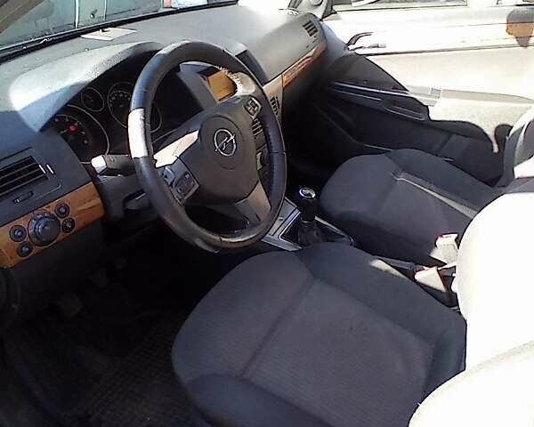 Серый Опель Астра, объемом двигателя 1.6 л и пробегом 390 тыс. км за 4000 $, фото 4 на Automoto.ua