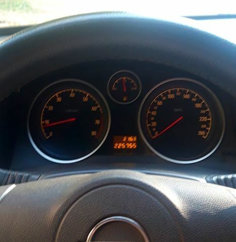 Серый Опель Астра, объемом двигателя 1.6 л и пробегом 229 тыс. км за 5500 $, фото 3 на Automoto.ua