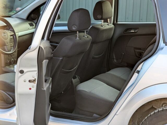 Серый Опель Астра, объемом двигателя 1.6 л и пробегом 246 тыс. км за 4100 $, фото 20 на Automoto.ua