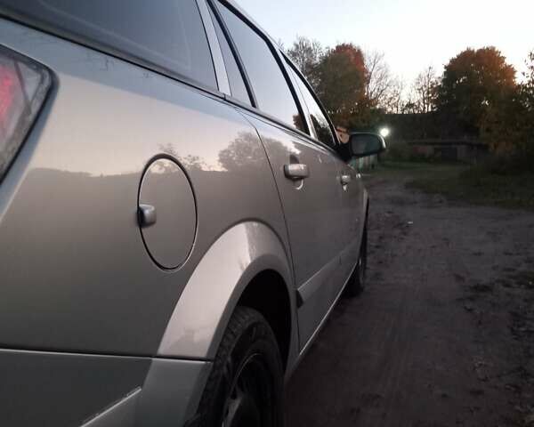 Серый Опель Астра, объемом двигателя 1.7 л и пробегом 320 тыс. км за 4700 $, фото 25 на Automoto.ua