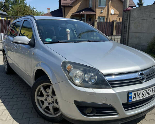 Серый Опель Астра, объемом двигателя 1.6 л и пробегом 250 тыс. км за 4999 $, фото 2 на Automoto.ua