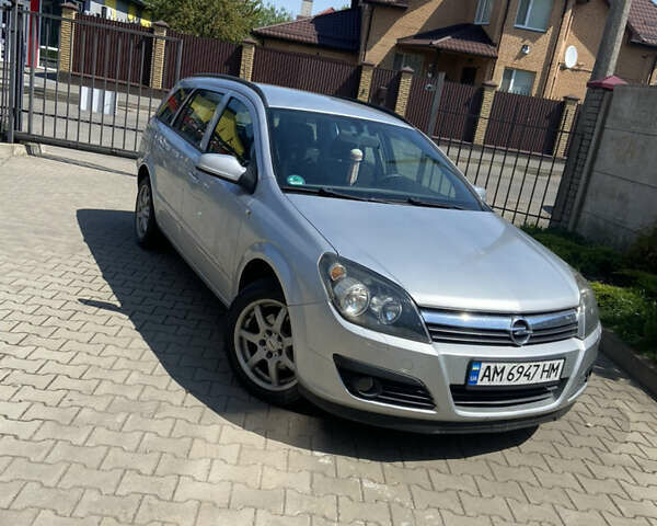 Серый Опель Астра, объемом двигателя 1.6 л и пробегом 250 тыс. км за 4999 $, фото 1 на Automoto.ua