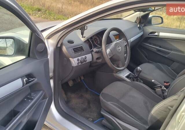 Серый Опель Астра, объемом двигателя 1.6 л и пробегом 199 тыс. км за 4500 $, фото 6 на Automoto.ua