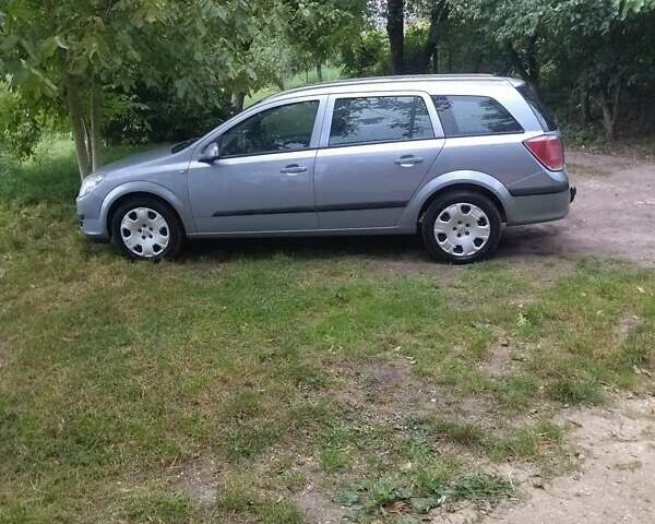 Серый Опель Астра, объемом двигателя 1.7 л и пробегом 225 тыс. км за 5200 $, фото 2 на Automoto.ua