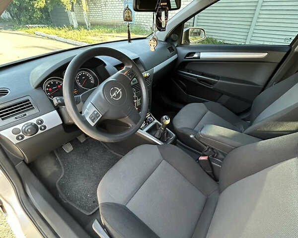 Серый Опель Астра, объемом двигателя 1.6 л и пробегом 190 тыс. км за 5000 $, фото 6 на Automoto.ua