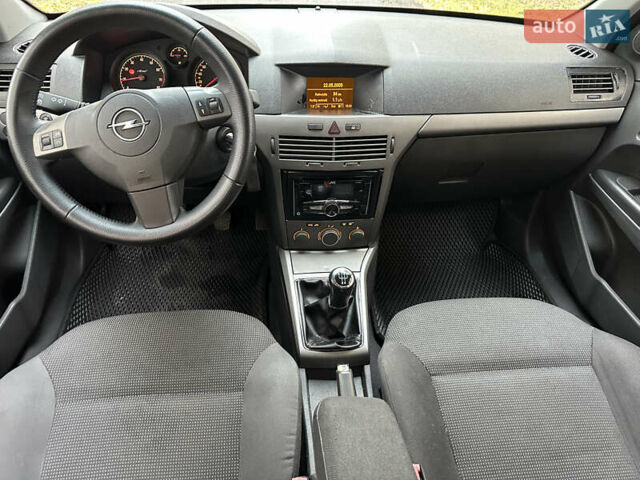Серый Опель Астра, объемом двигателя 1.8 л и пробегом 200 тыс. км за 5000 $, фото 21 на Automoto.ua