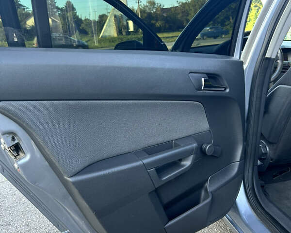 Сірий Опель Астра, об'ємом двигуна 1.8 л та пробігом 211 тис. км за 4999 $, фото 43 на Automoto.ua