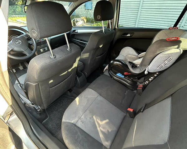 Серый Опель Астра, объемом двигателя 1.6 л и пробегом 190 тыс. км за 5000 $, фото 7 на Automoto.ua