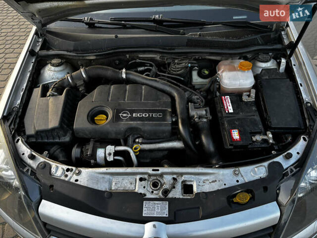 Серый Опель Астра, объемом двигателя 1.69 л и пробегом 304 тыс. км за 4250 $, фото 8 на Automoto.ua