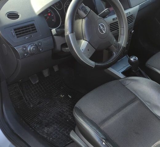 Серый Опель Астра, объемом двигателя 1.9 л и пробегом 176 тыс. км за 4600 $, фото 19 на Automoto.ua