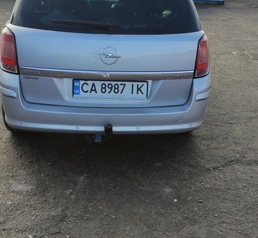 Серый Опель Астра, объемом двигателя 1.9 л и пробегом 176 тыс. км за 4600 $, фото 5 на Automoto.ua