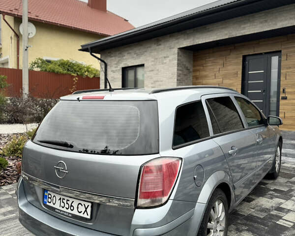 Серый Опель Астра, объемом двигателя 1.6 л и пробегом 276 тыс. км за 4000 $, фото 4 на Automoto.ua