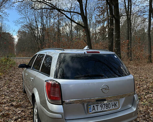 Серый Опель Астра, объемом двигателя 1.7 л и пробегом 324 тыс. км за 4200 $, фото 3 на Automoto.ua