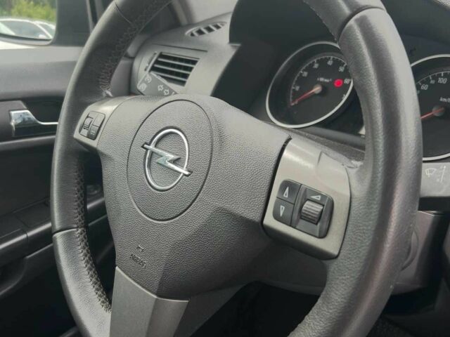 Серый Опель Астра, объемом двигателя 1.8 л и пробегом 252 тыс. км за 6200 $, фото 4 на Automoto.ua