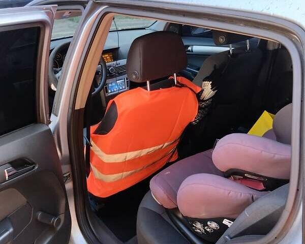 Серый Опель Астра, объемом двигателя 1.6 л и пробегом 230 тыс. км за 5500 $, фото 4 на Automoto.ua