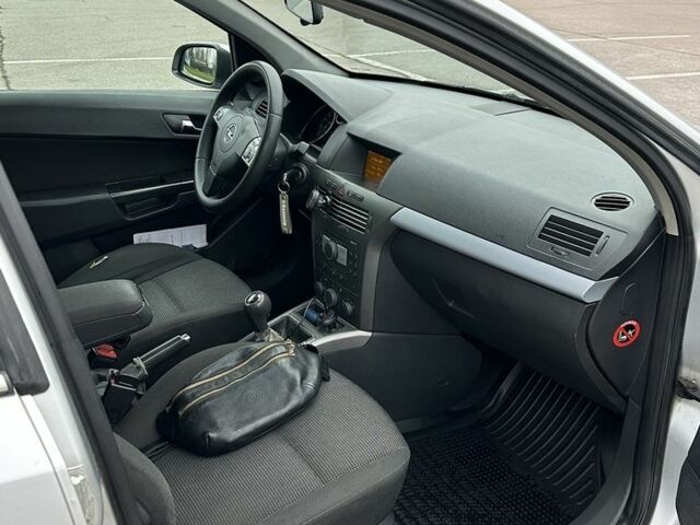 Серый Опель Астра, объемом двигателя 1.6 л и пробегом 285 тыс. км за 4199 $, фото 3 на Automoto.ua