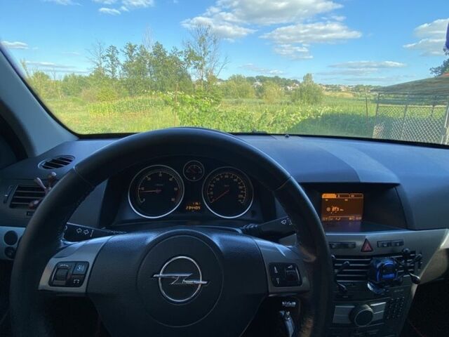 Серый Опель Астра, объемом двигателя 1.9 л и пробегом 235 тыс. км за 4300 $, фото 2 на Automoto.ua