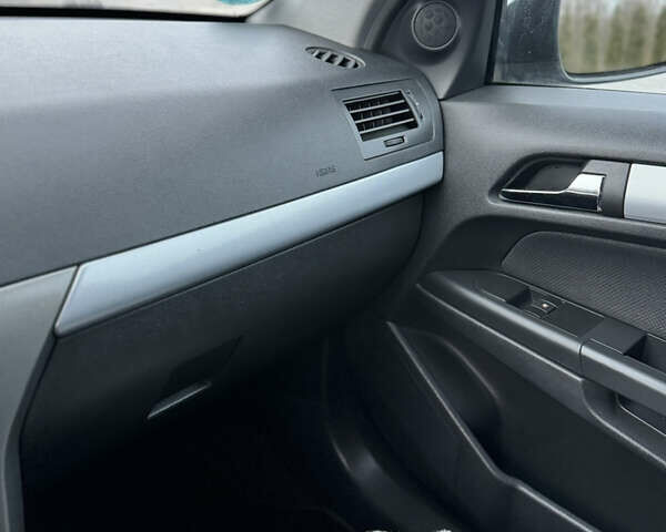 Серый Опель Астра, объемом двигателя 1.8 л и пробегом 211 тыс. км за 4499 $, фото 44 на Automoto.ua