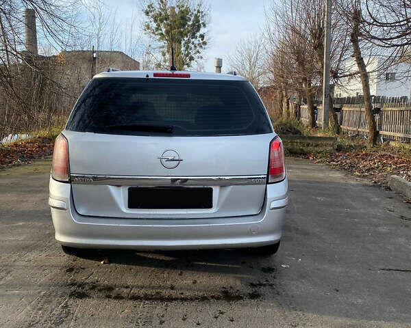 Серый Опель Астра, объемом двигателя 1.3 л и пробегом 330 тыс. км за 2200 $, фото 12 на Automoto.ua