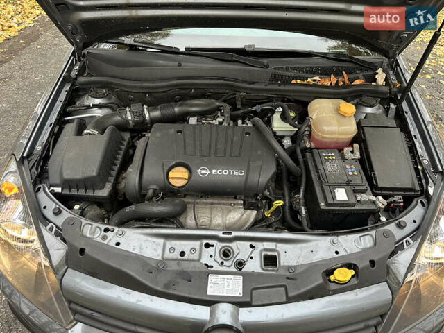 Серый Опель Астра, объемом двигателя 1.8 л и пробегом 200 тыс. км за 5000 $, фото 33 на Automoto.ua