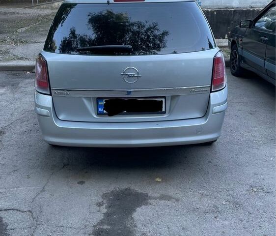 Серый Опель Астра, объемом двигателя 1.6 л и пробегом 260 тыс. км за 5500 $, фото 2 на Automoto.ua