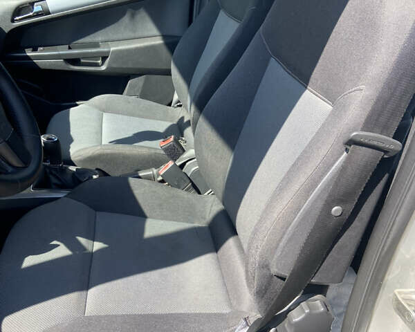 Серый Опель Астра, объемом двигателя 1.6 л и пробегом 250 тыс. км за 4999 $, фото 16 на Automoto.ua