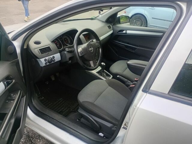 Серый Опель Астра, объемом двигателя 1.6 л и пробегом 264 тыс. км за 4700 $, фото 5 на Automoto.ua