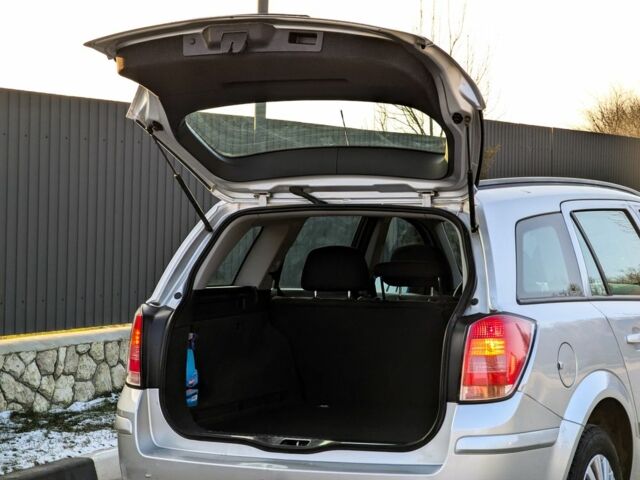 Серый Опель Астра, объемом двигателя 1.6 л и пробегом 246 тыс. км за 4100 $, фото 11 на Automoto.ua