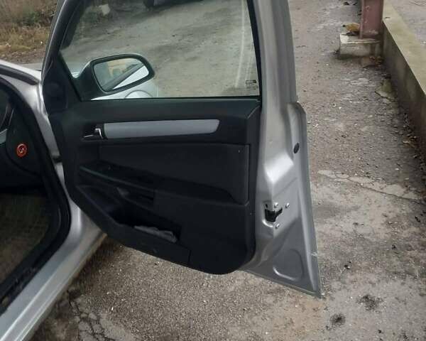 Серый Опель Астра, объемом двигателя 1.6 л и пробегом 243 тыс. км за 4500 $, фото 8 на Automoto.ua