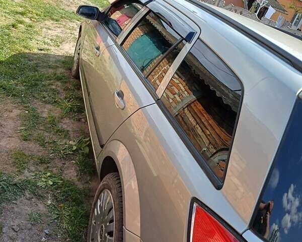 Серый Опель Астра, объемом двигателя 1.6 л и пробегом 170 тыс. км за 4400 $, фото 6 на Automoto.ua