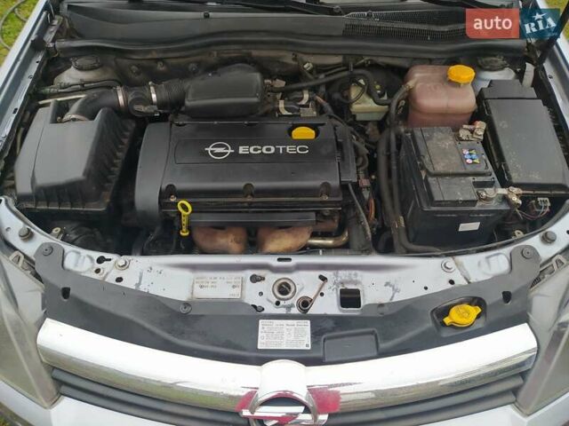 Серый Опель Астра, объемом двигателя 1.6 л и пробегом 265 тыс. км за 5000 $, фото 5 на Automoto.ua