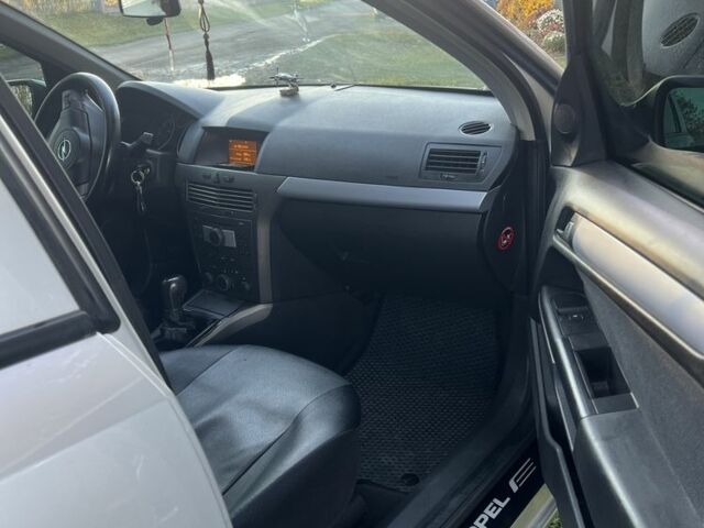 Сірий Опель Астра, об'ємом двигуна 1.7 л та пробігом 271 тис. км за 3800 $, фото 4 на Automoto.ua